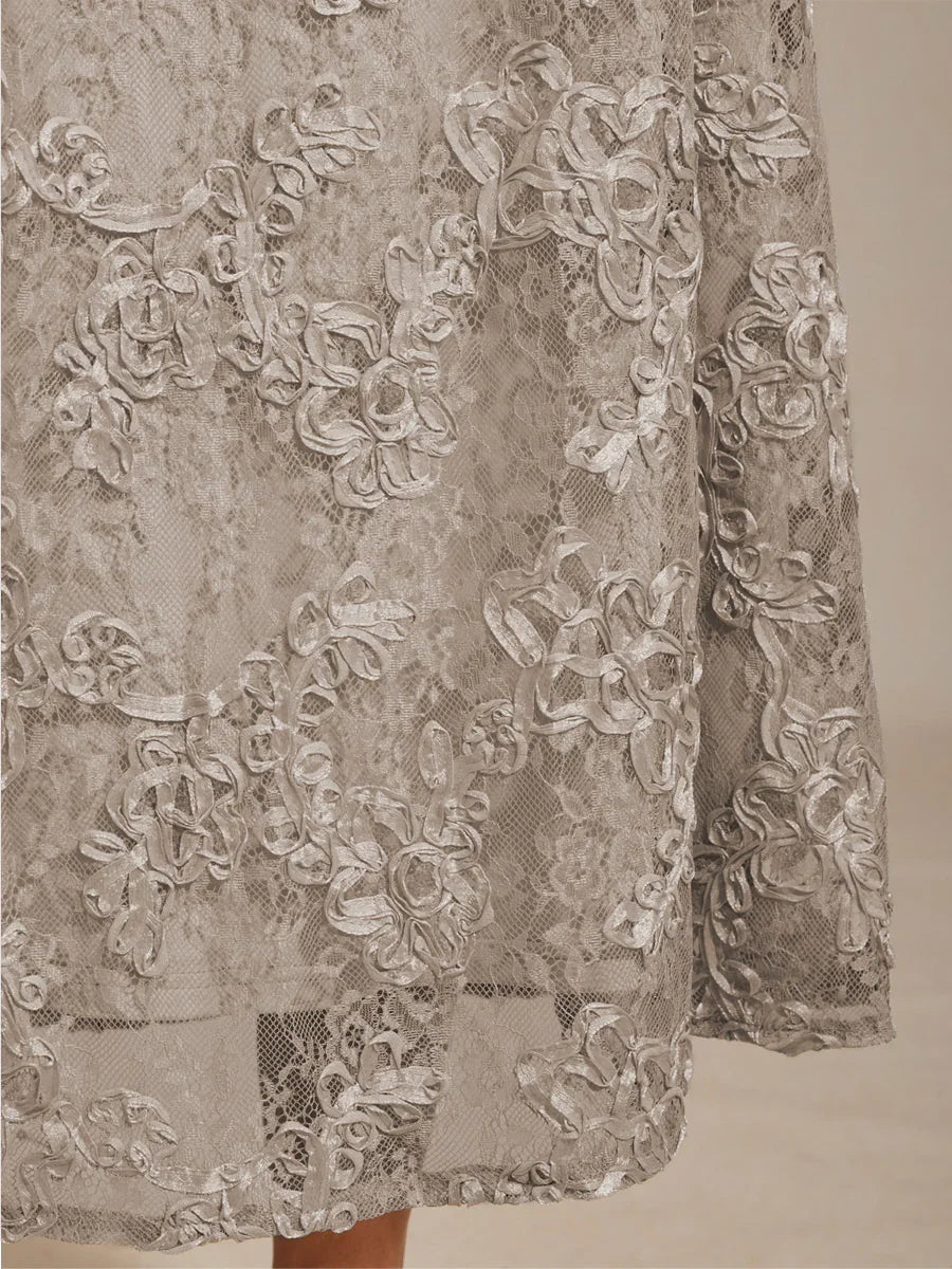 Abito A-Line in Pizzo Rosette con Decorazione di Paillettes