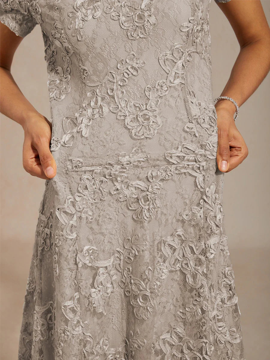 Abito A-Line in Pizzo Rosette con Decorazioni in Paillettes