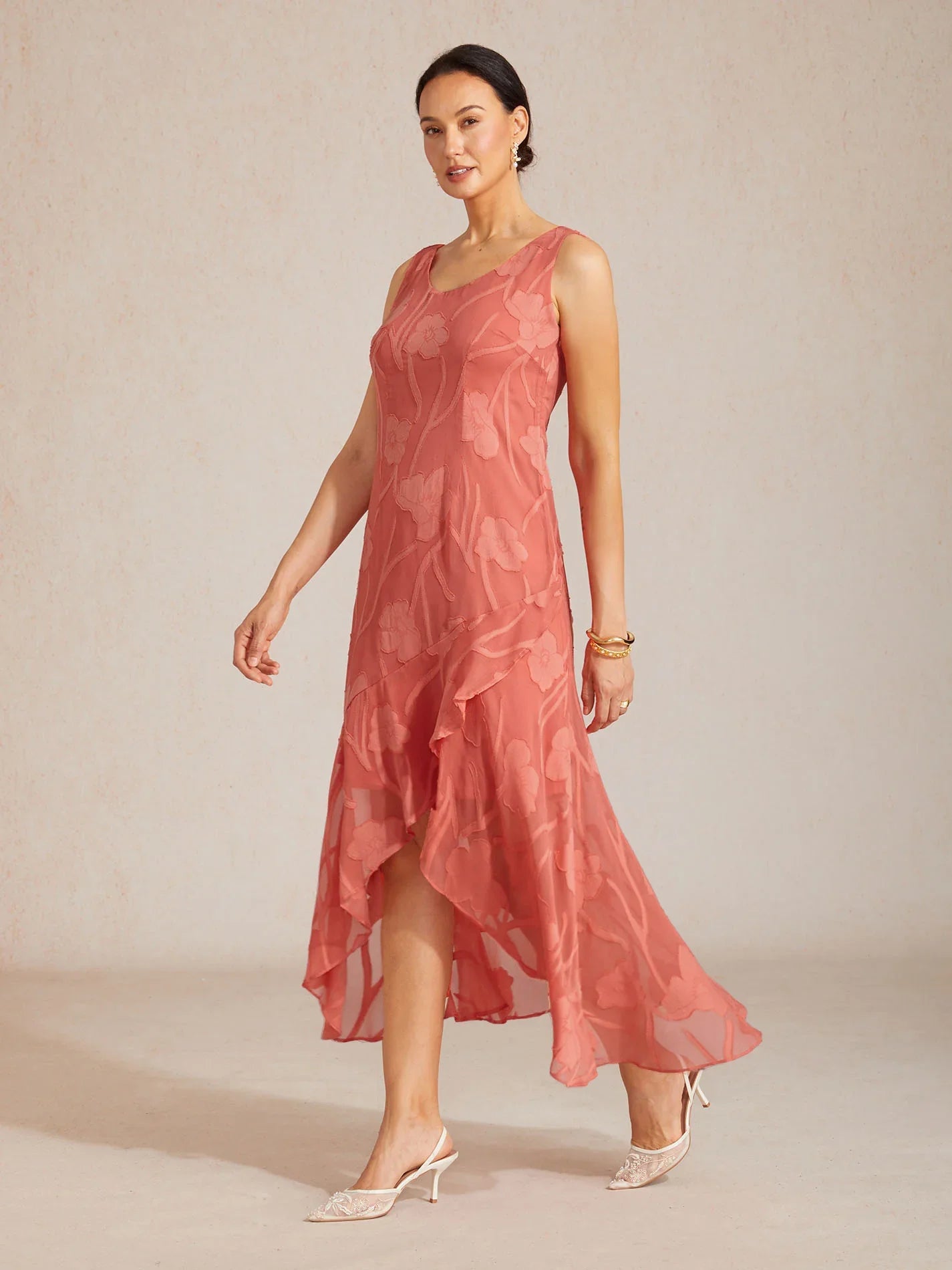 Abito da Sera Senza Maniche in Chiffon Floreale con Orlo Asimmetrico