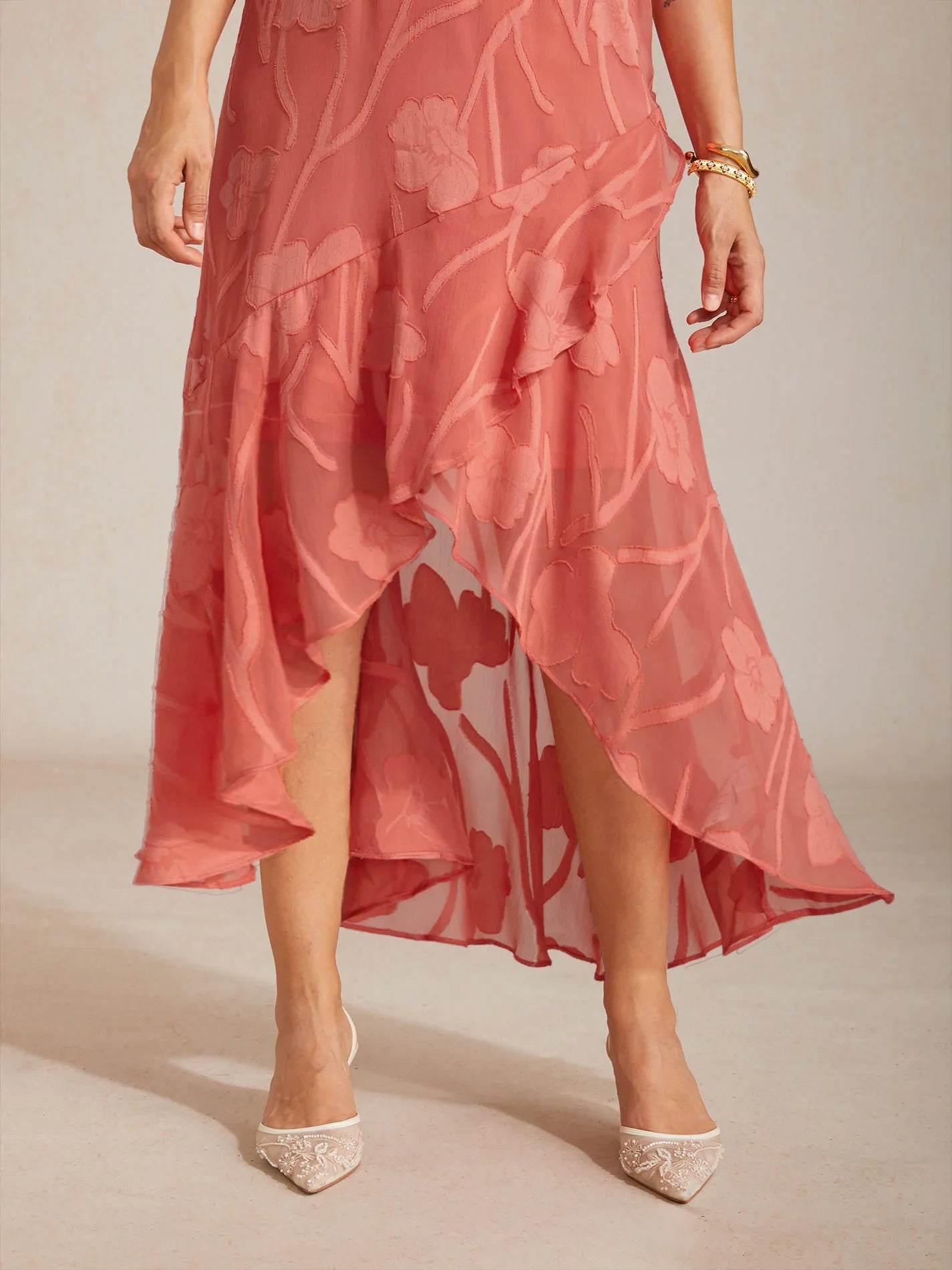 Abito da Sera Senza Maniche in Chiffon Floreale con Orlo Asimmetrico
