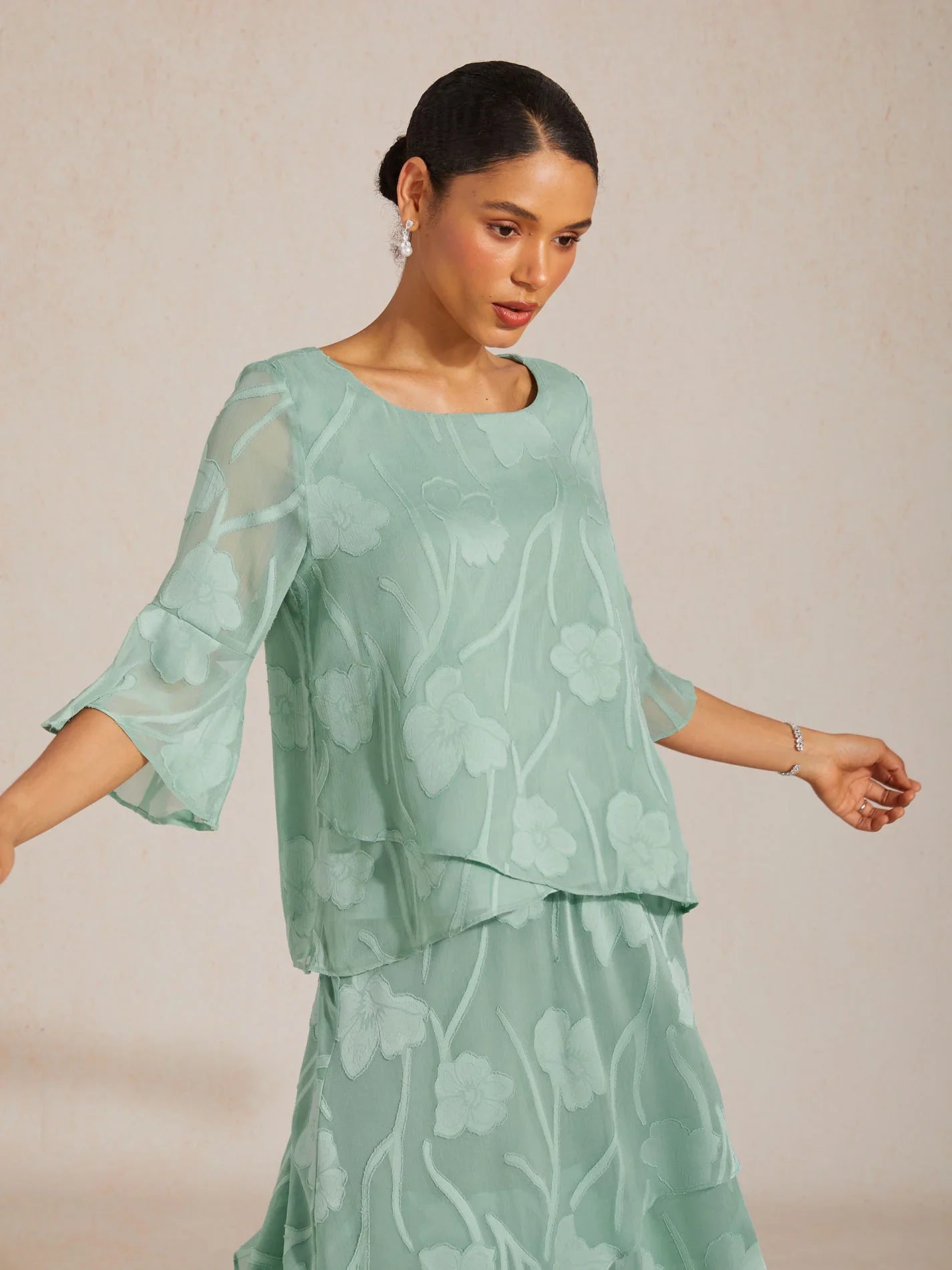 Blusa in Chiffon con Orlo Asimmetrico Elegante