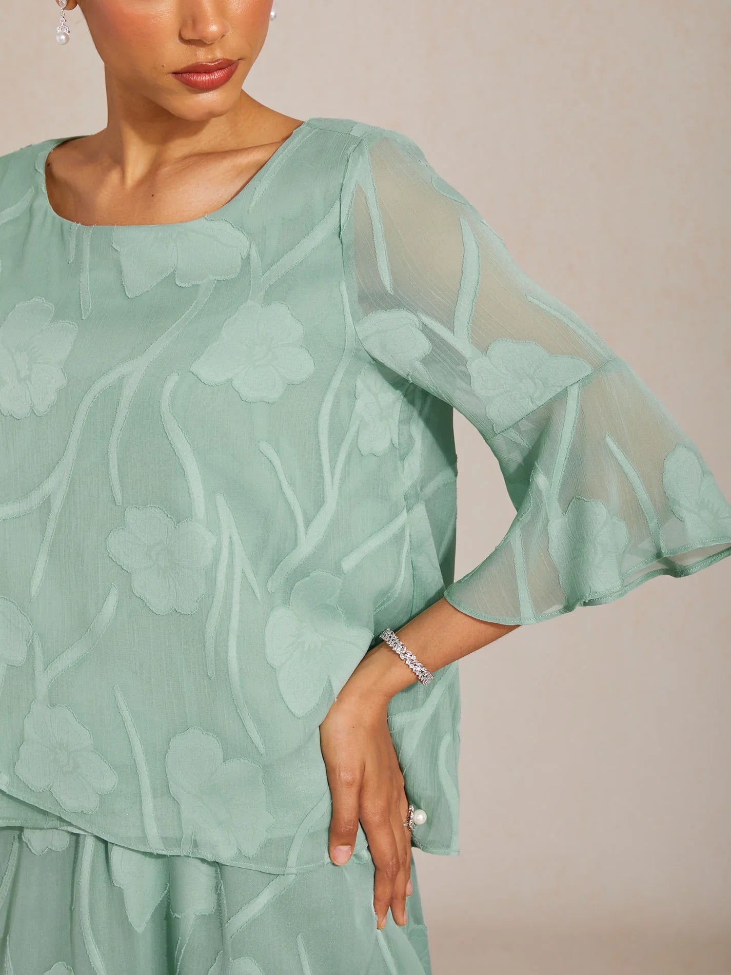 Blusa in Chiffon con Orlo Asimmetrico Elegante