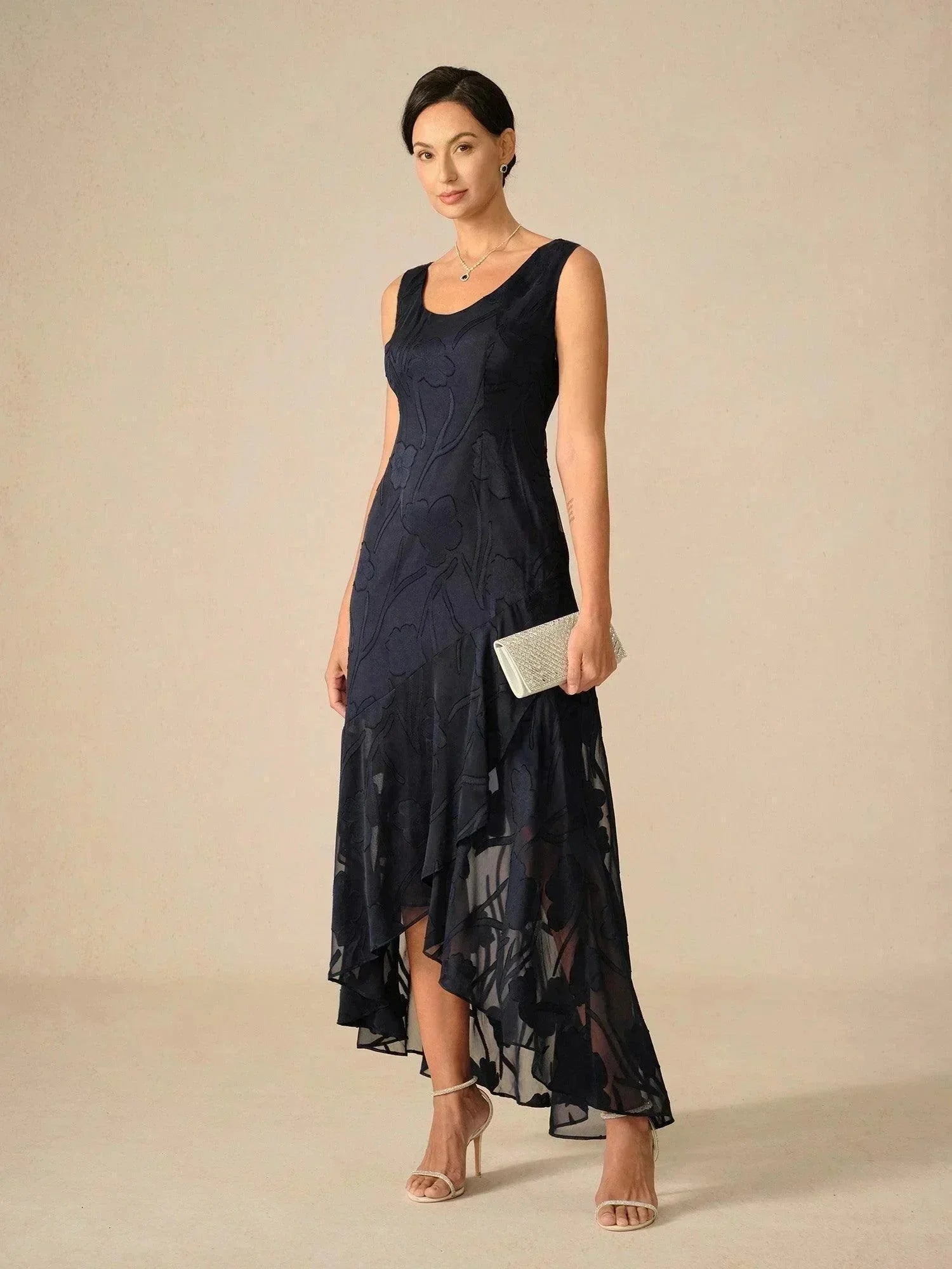 Abito da Sera Senza Maniche in Chiffon Floreale con Orlo Asimmetrico