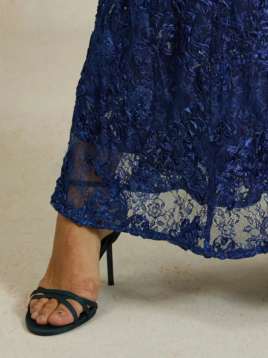 Abito A-Line in Pizzo Rosette con Decorazioni di Paillettes