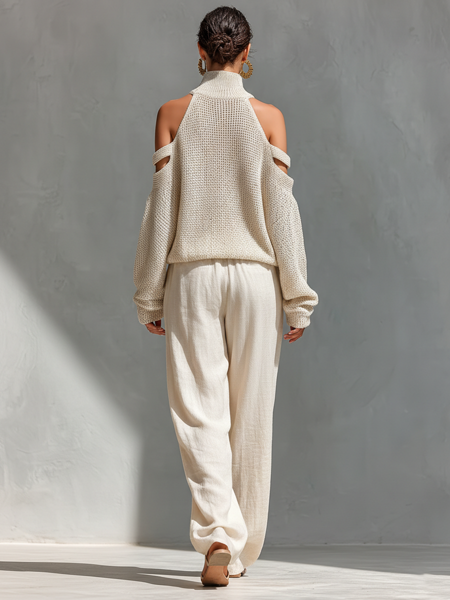 Set top con colletto alto e spalline fredde in cotone color beige e pantaloni larghi