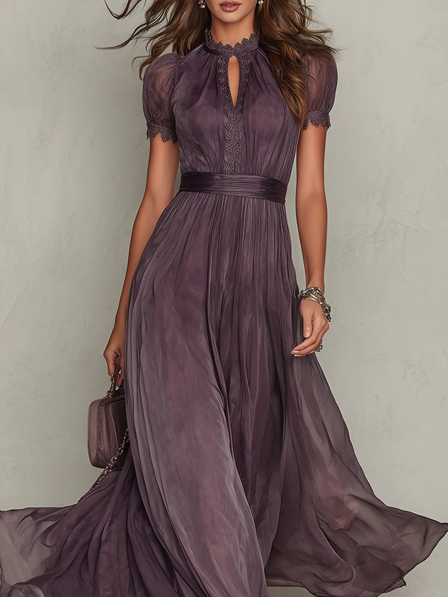 ESSENZIALE - Flavia • Abito Lungo Viola con Scollatura a Chiave e Bordo in Pizzo Chiffon