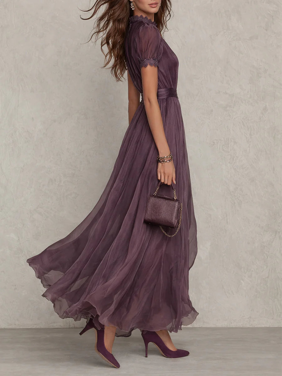 ESSENZIALE - Flavia • Abito Lungo Viola con Scollatura a Chiave e Bordo in Pizzo Chiffon