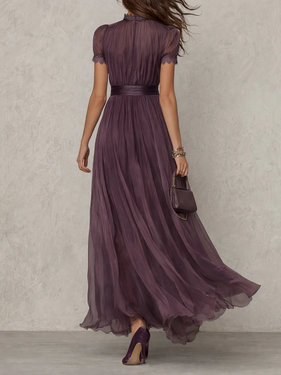 ESSENZIALE - Flavia • Abito Lungo Viola con Scollatura a Chiave e Bordo in Pizzo Chiffon